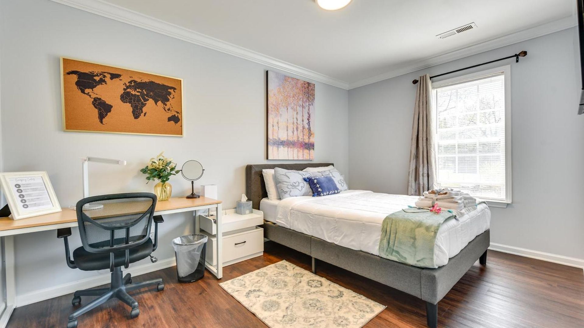 Holiday home Downtown Gem With Fenced Yard, Bbq Grill And Firepit *