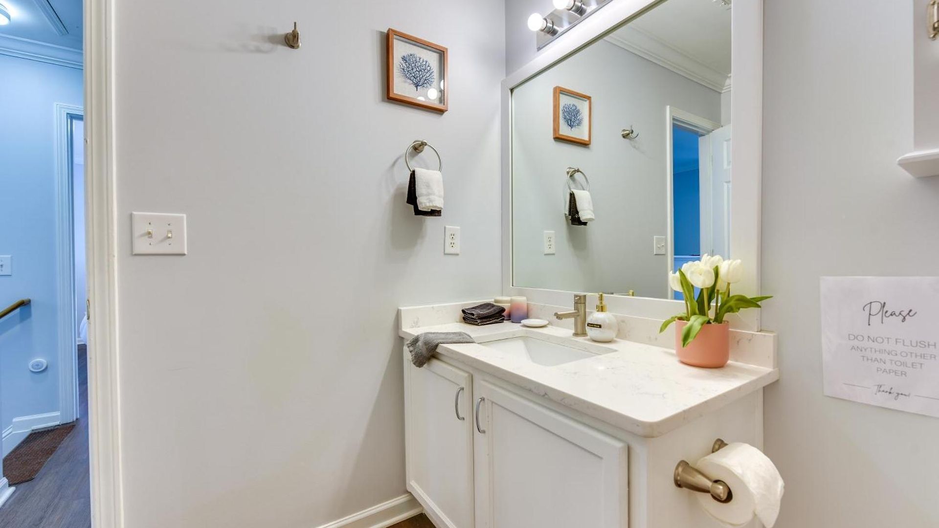 Holiday home Downtown Gem With Fenced Yard, Bbq Grill And Firepit *