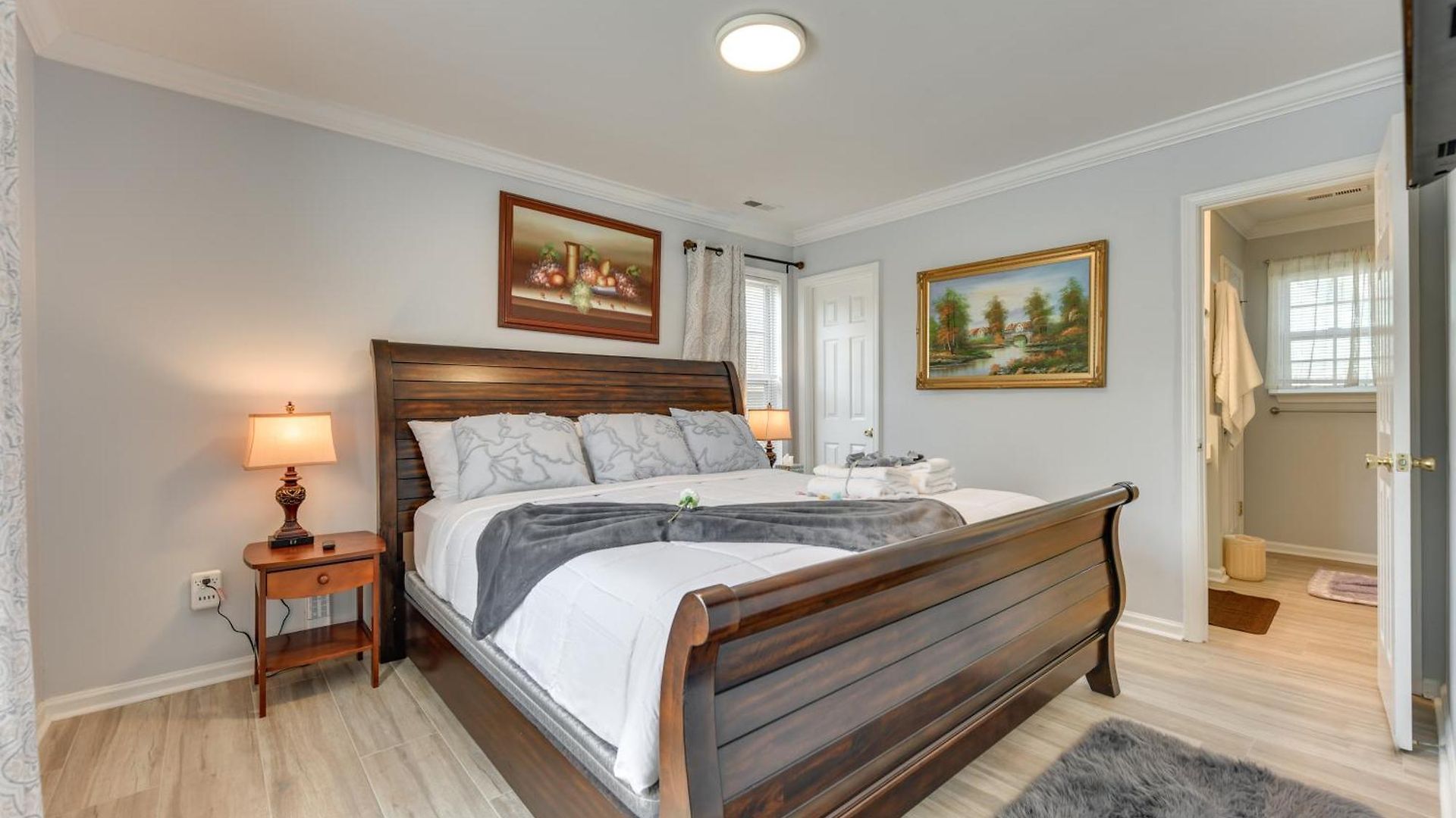 Holiday home Downtown Gem With Fenced Yard, Bbq Grill And Firepit Charlotte