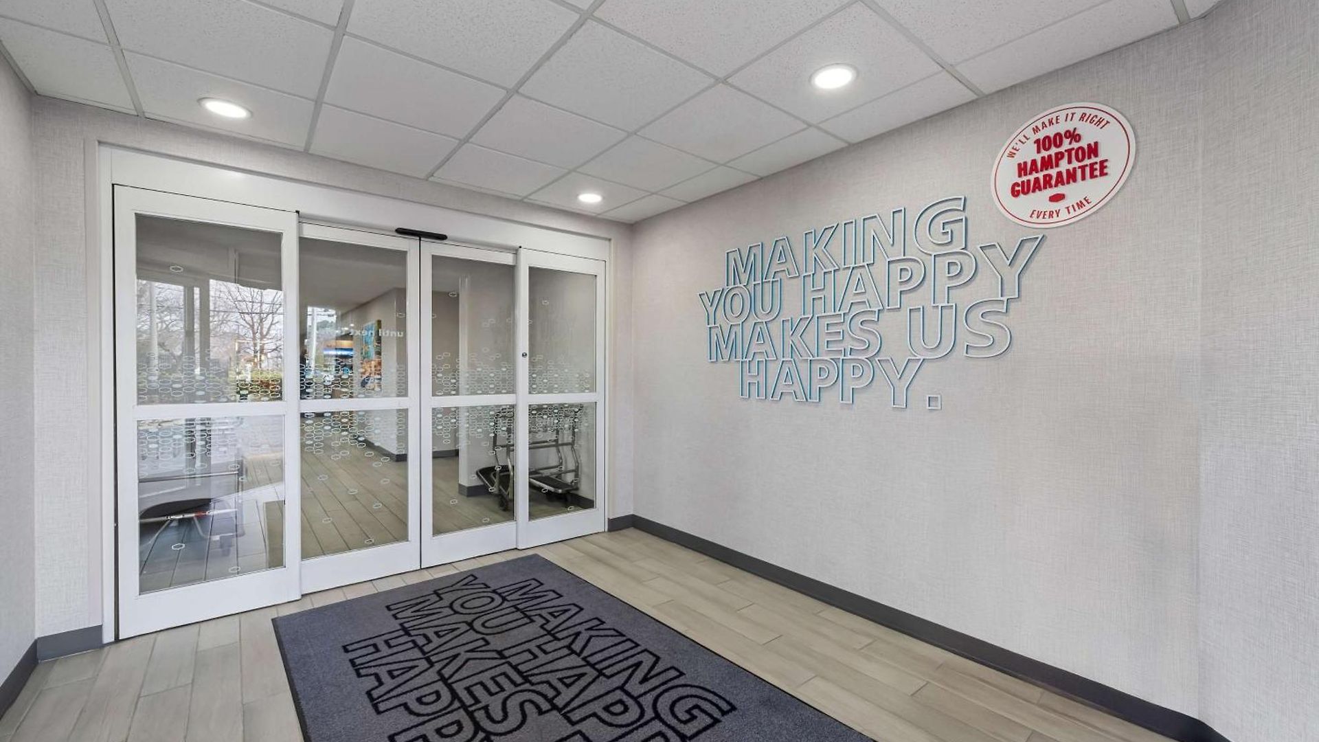 Hampton & Charlotte-airport Hotel 3*