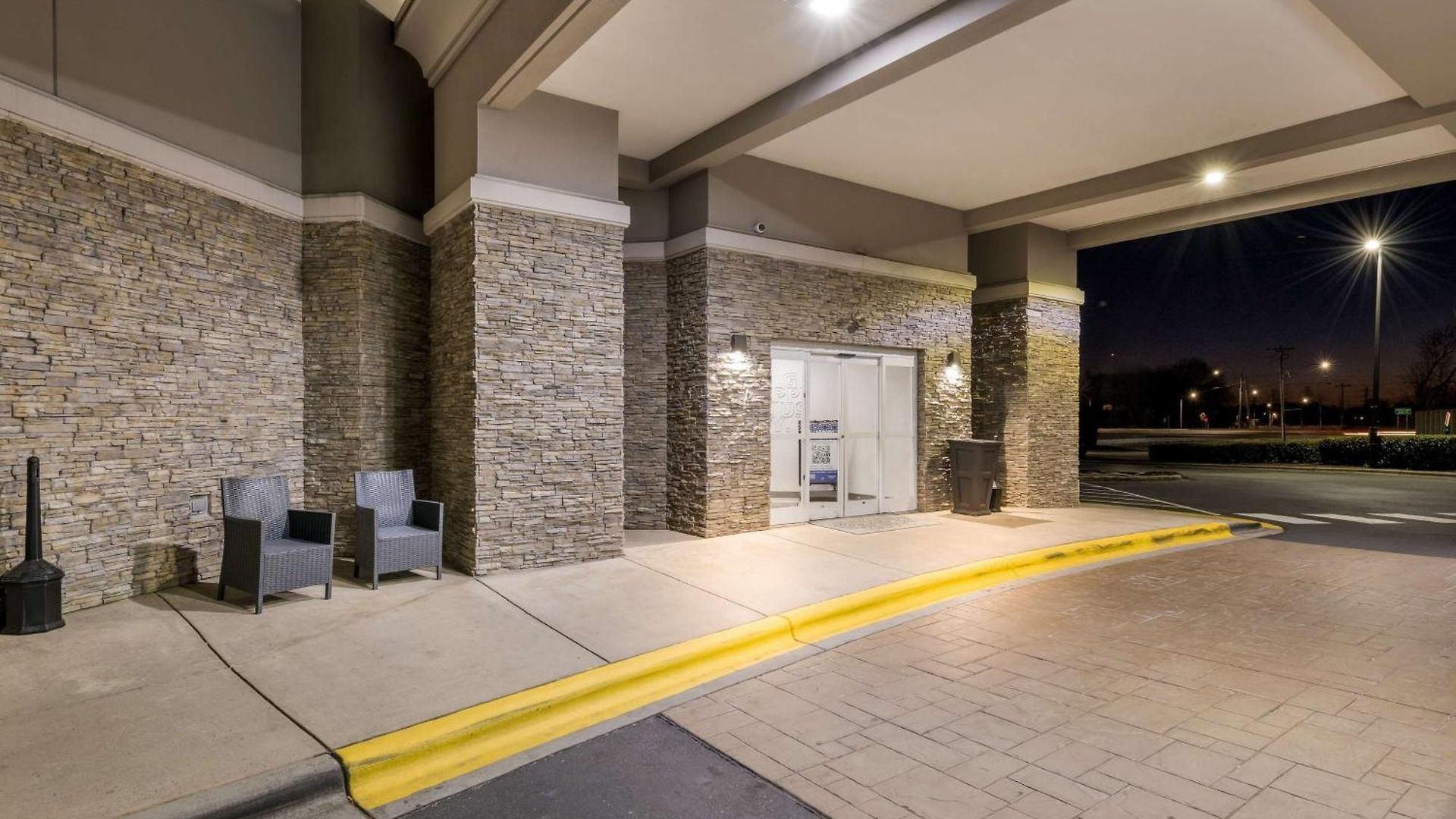 Hotel Hampton & Charlotte-airport 3*