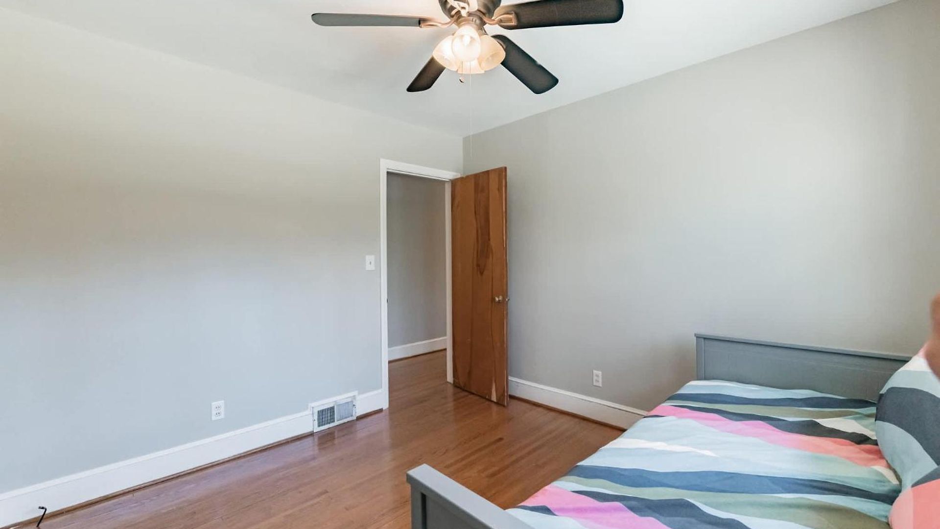 4 Bedroom Ranch In Prime Southpark Backyard And Porch *