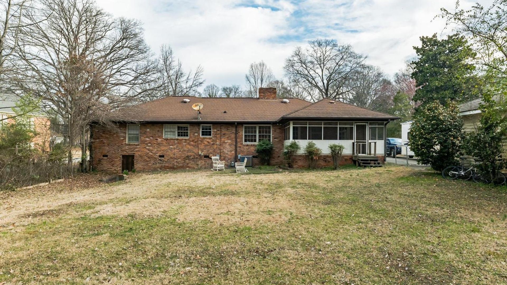 4 Bedroom Ranch In Prime Southpark Backyard And Porch