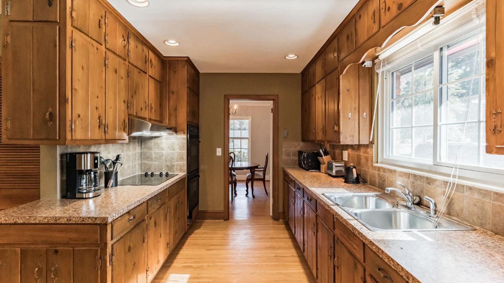 4 Bedroom Ranch In Prime Southpark Backyard And Porch Holiday home