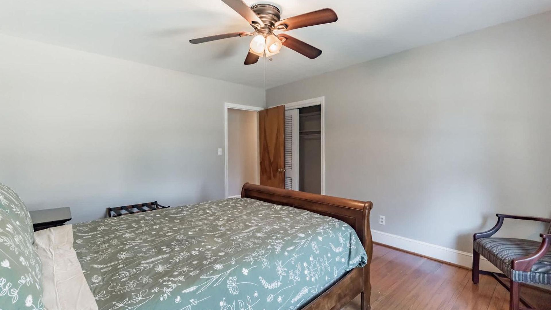 4 Bedroom Ranch In Prime Southpark Backyard And Porch Holiday home