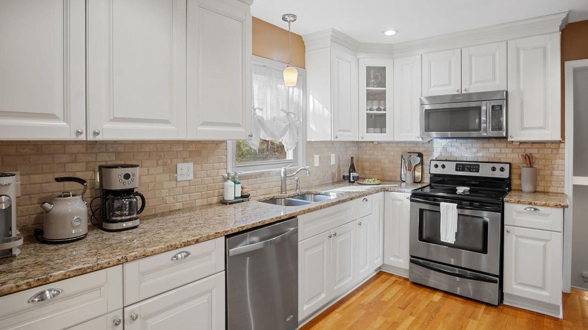 Elegant 4bd Retreat - Backyard Bbq & Theater Holiday home