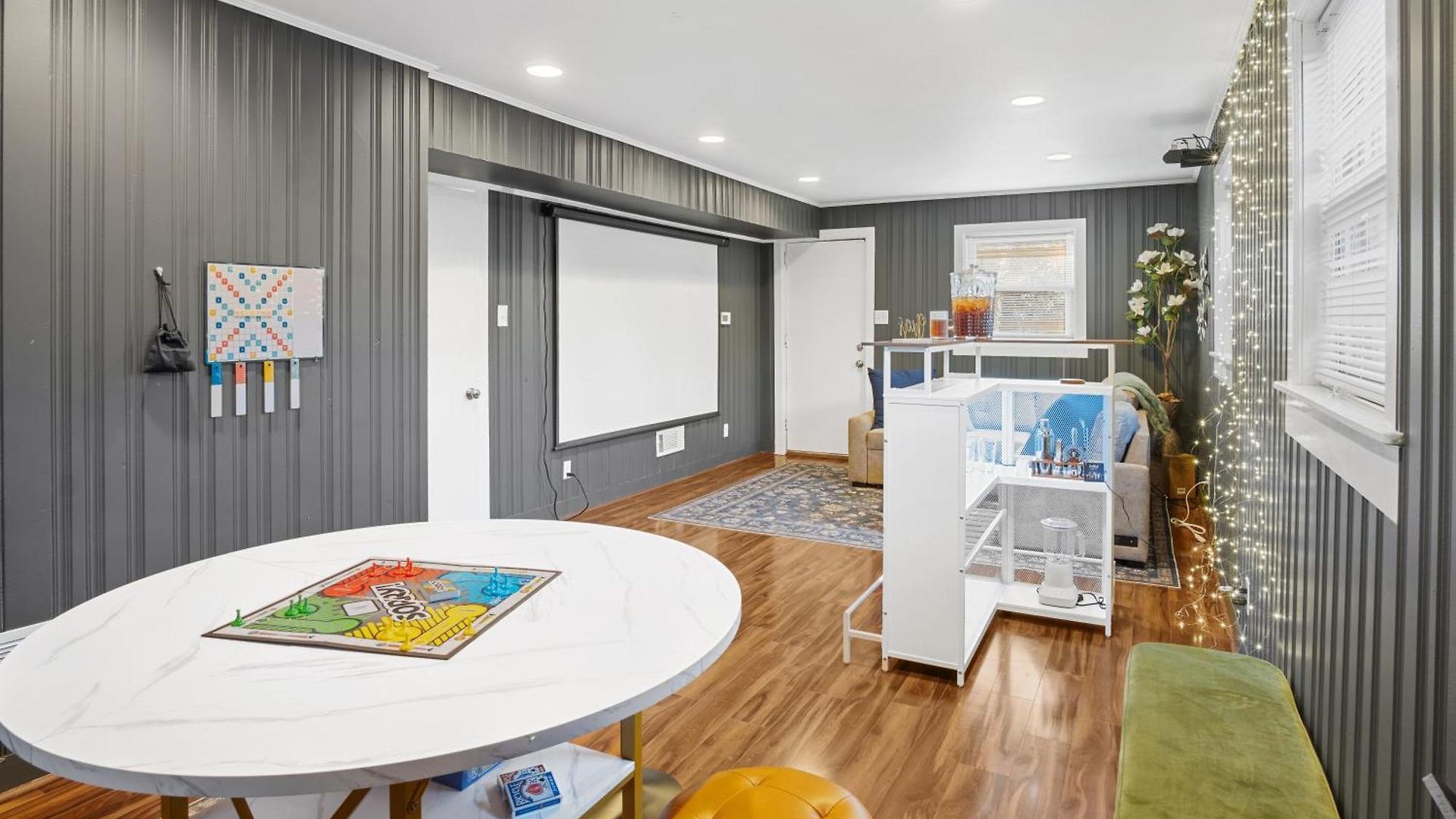 Holiday home Elegant 4bd Retreat - Backyard Bbq & Theater