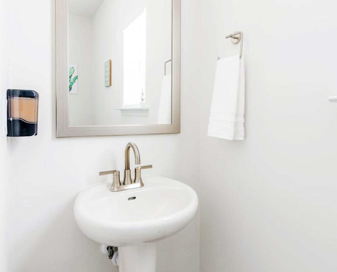 Chic 9 Min To Uptown Hot Tub & Private Yard *