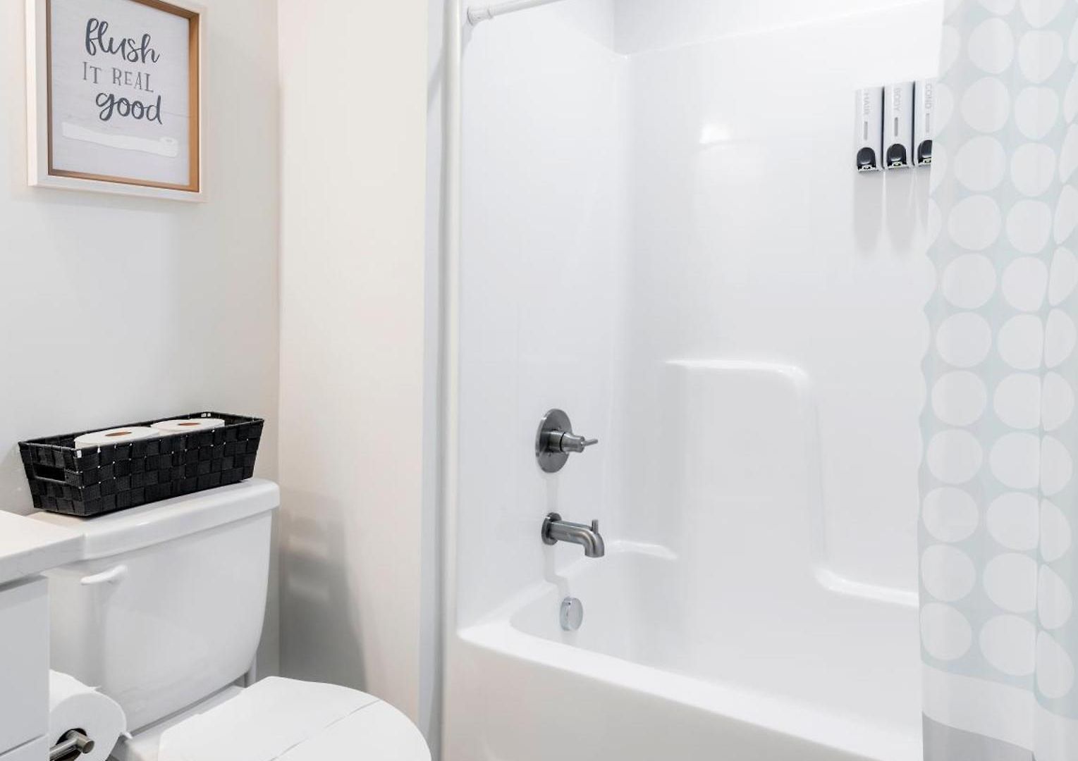 Holiday home Chic 9 Min To Uptown Hot Tub & Private Yard Charlotte