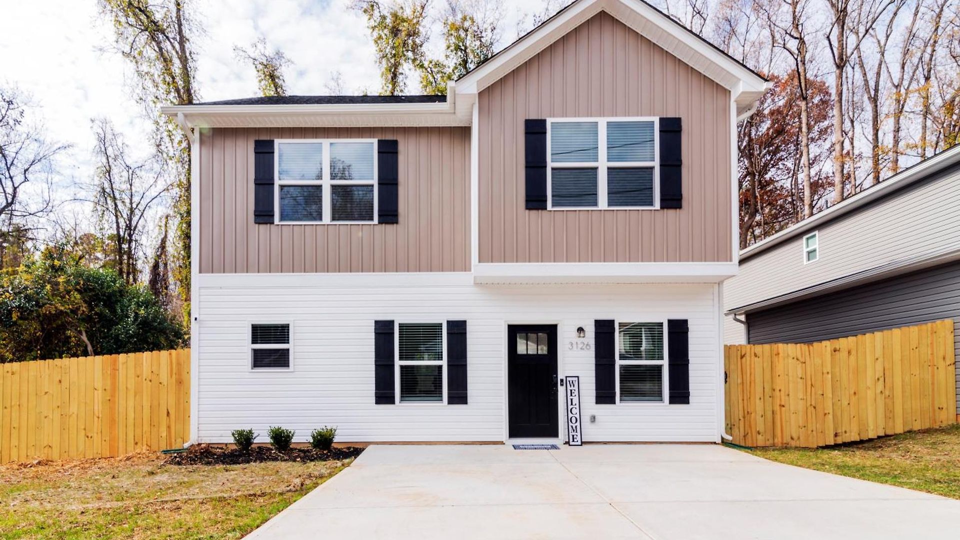 Chic 9 Min To Uptown Hot Tub & Private Yard Holiday home