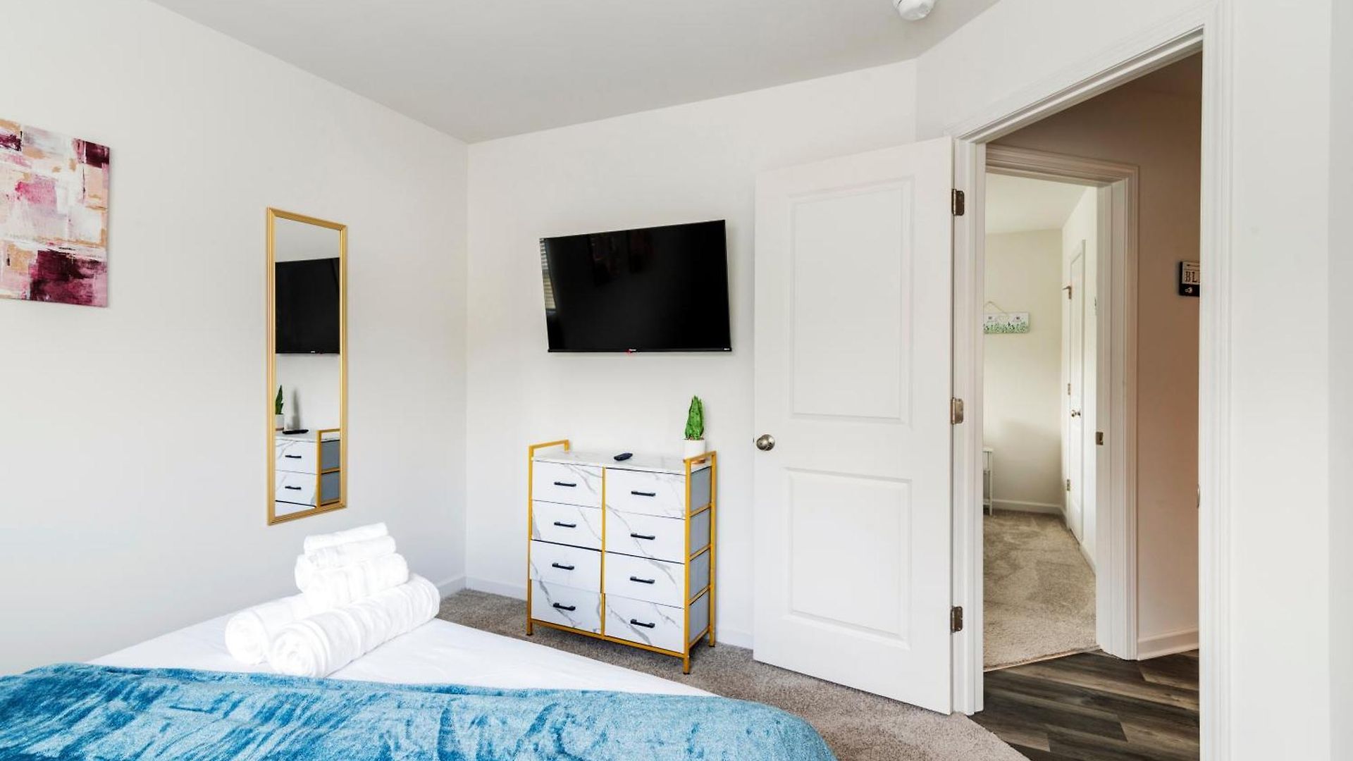 Holiday home Chic 9 Min To Uptown Hot Tub & Private Yard
