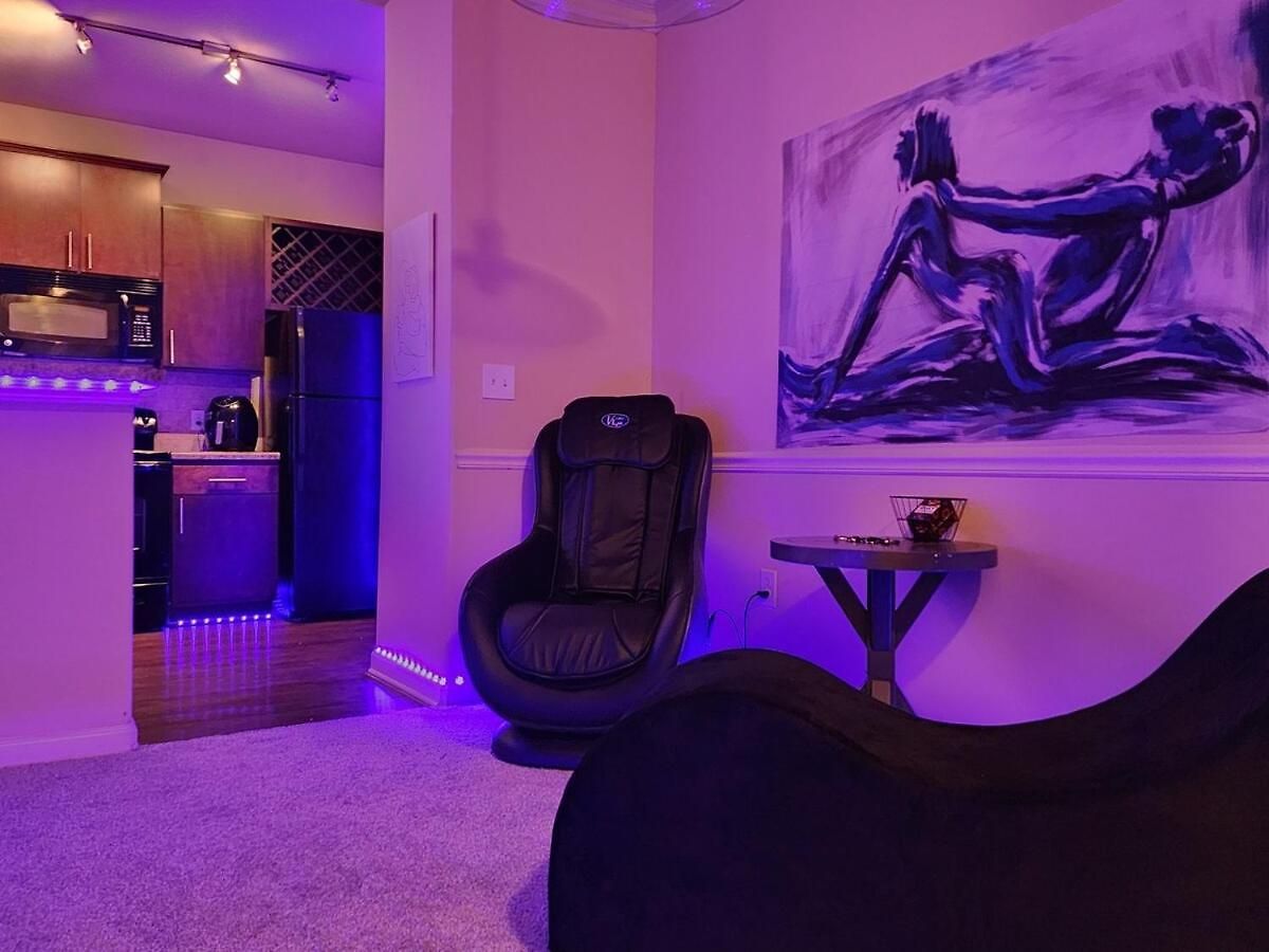 Apartment Frisky Adult Play Place - Fri & Sat Get Sunday Free! 