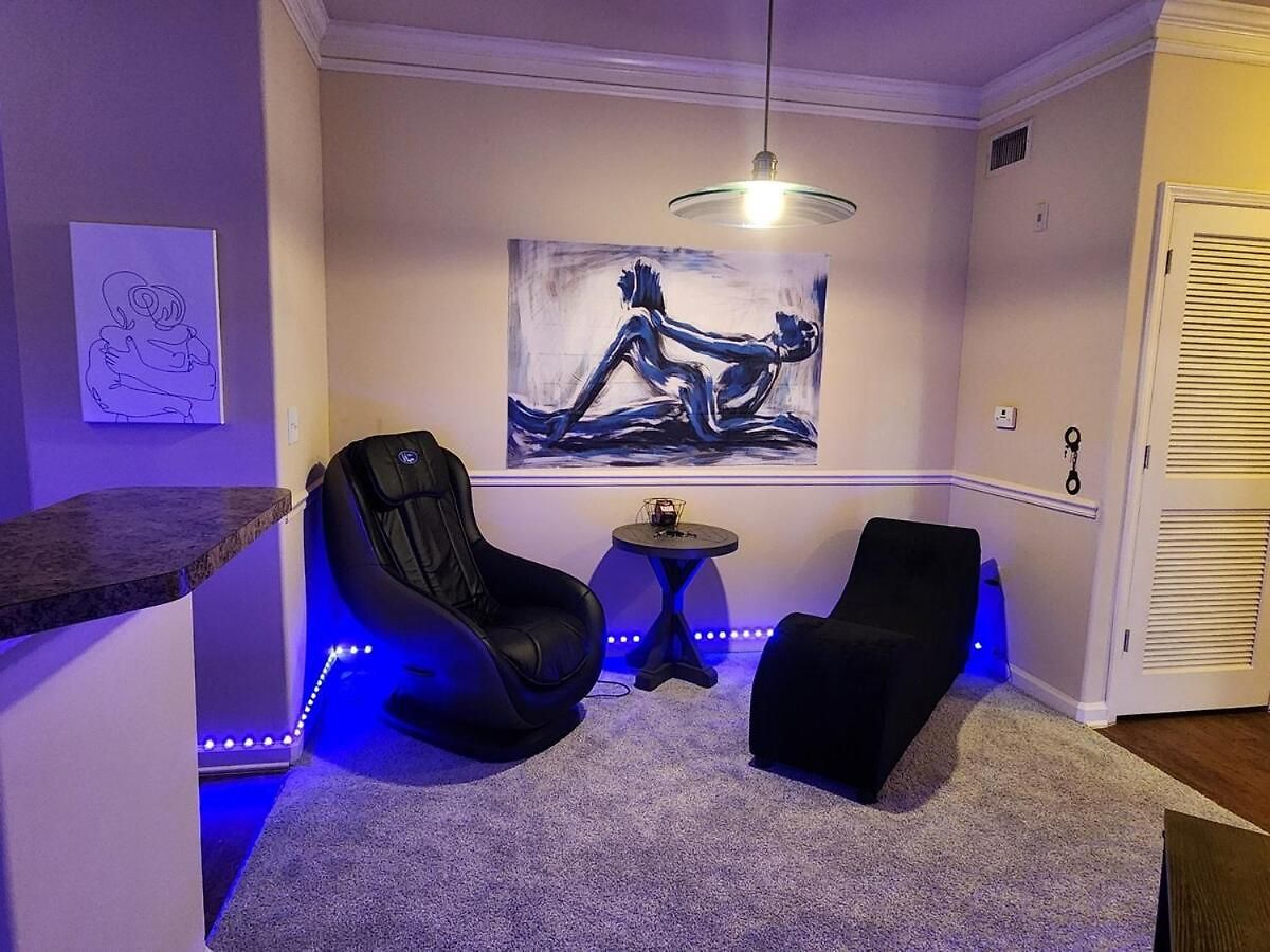 Apartment Frisky Adult Play Place - Fri & Sat Get Sunday Free! 