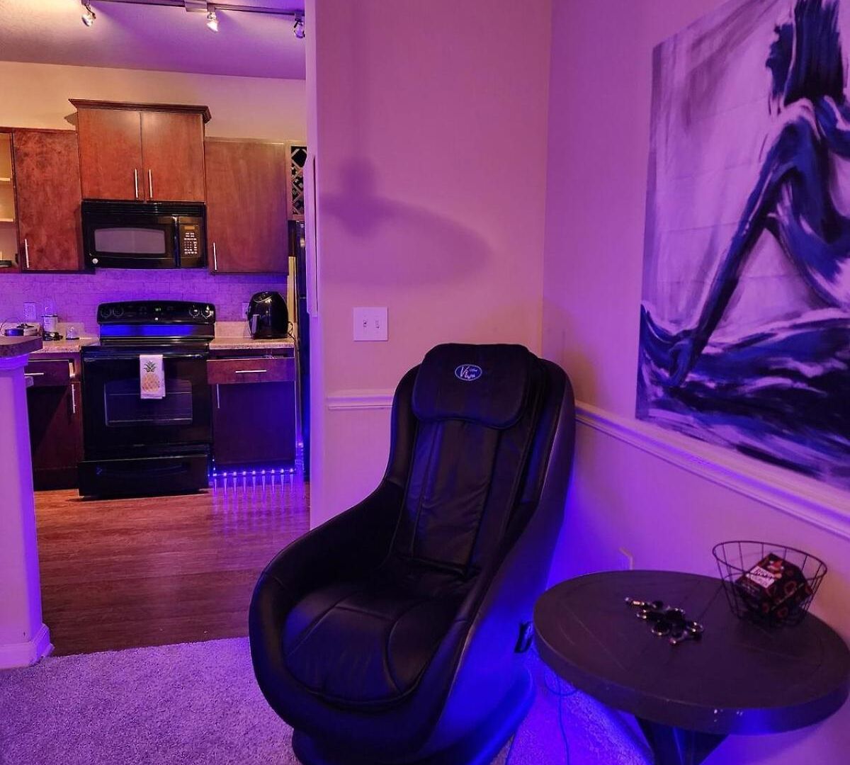 Apartment Frisky Adult Play Place - Fri & Sat Get Sunday Free! 