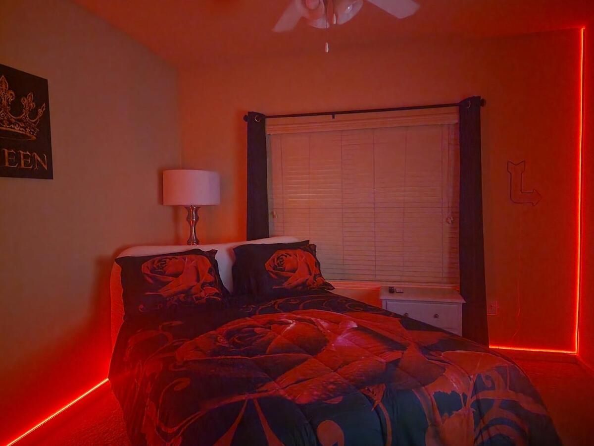 Apartment Frisky Adult Play Place - Fri & Sat Get Sunday Free! 