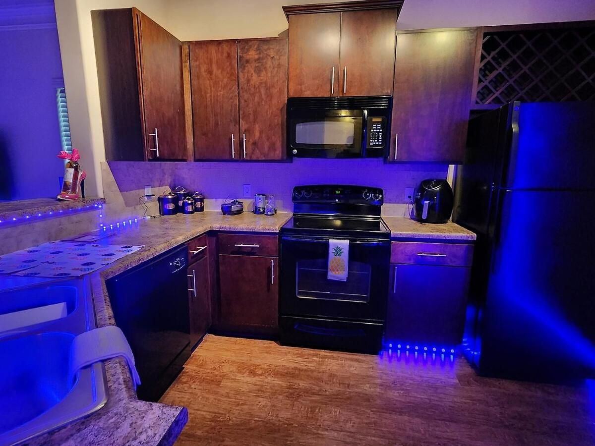 Apartment Frisky Adult Play Place - Fri & Sat Get Sunday Free! 