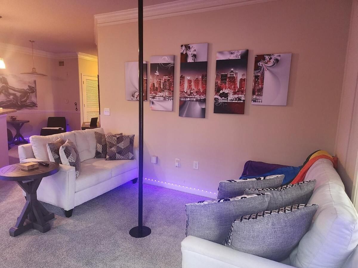 Apartment Frisky Adult Play Place - Fri & Sat Get Sunday Free! 