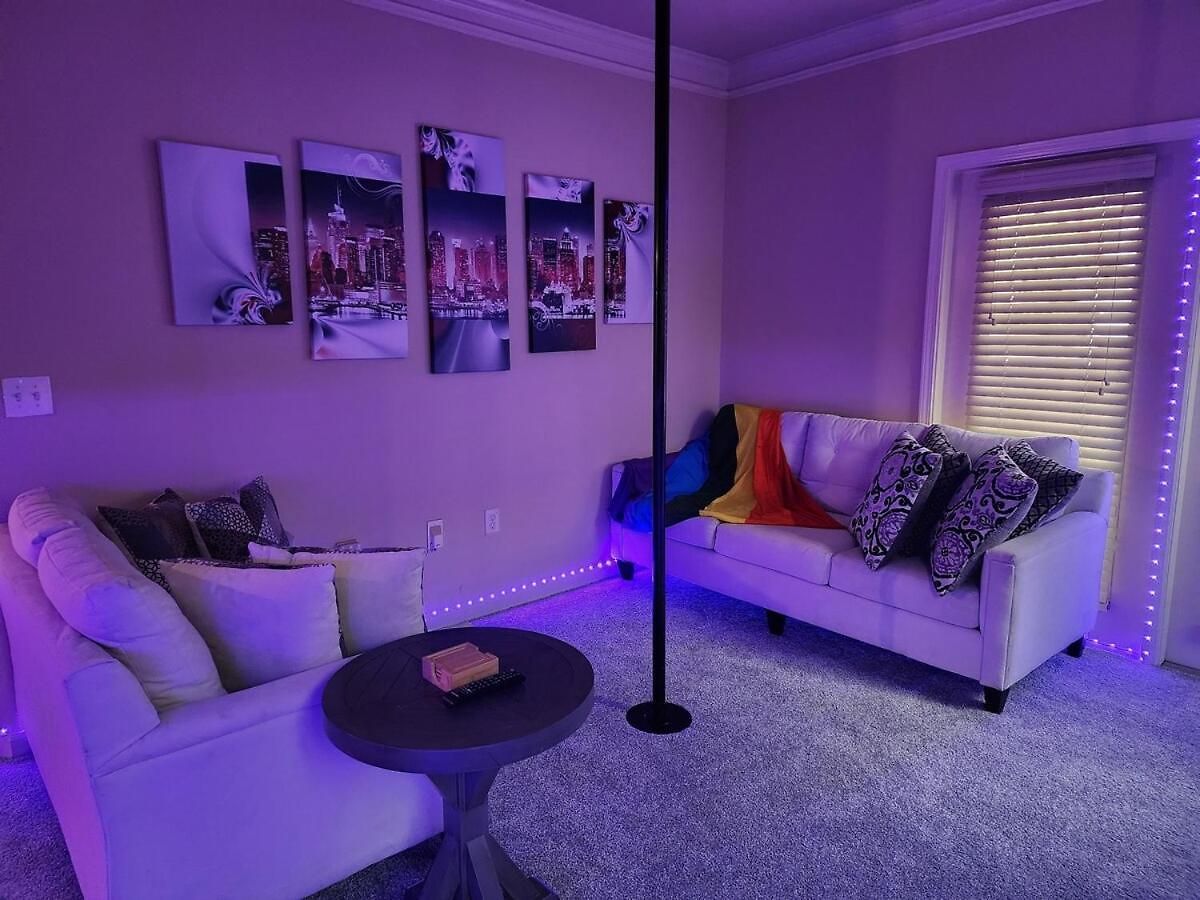 Apartment Frisky Adult Play Place - Fri & Sat Get Sunday Free! 
