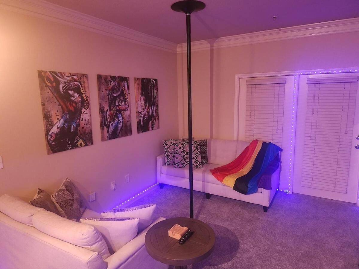 Apartment Frisky Adult Play Place - Fri & Sat Get Sunday Free! 
