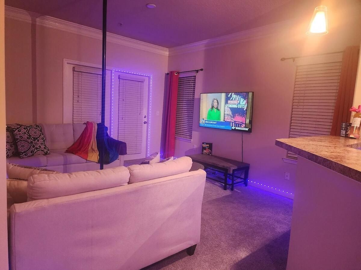 Apartment Frisky Adult Play Place - Fri & Sat Get Sunday Free! 