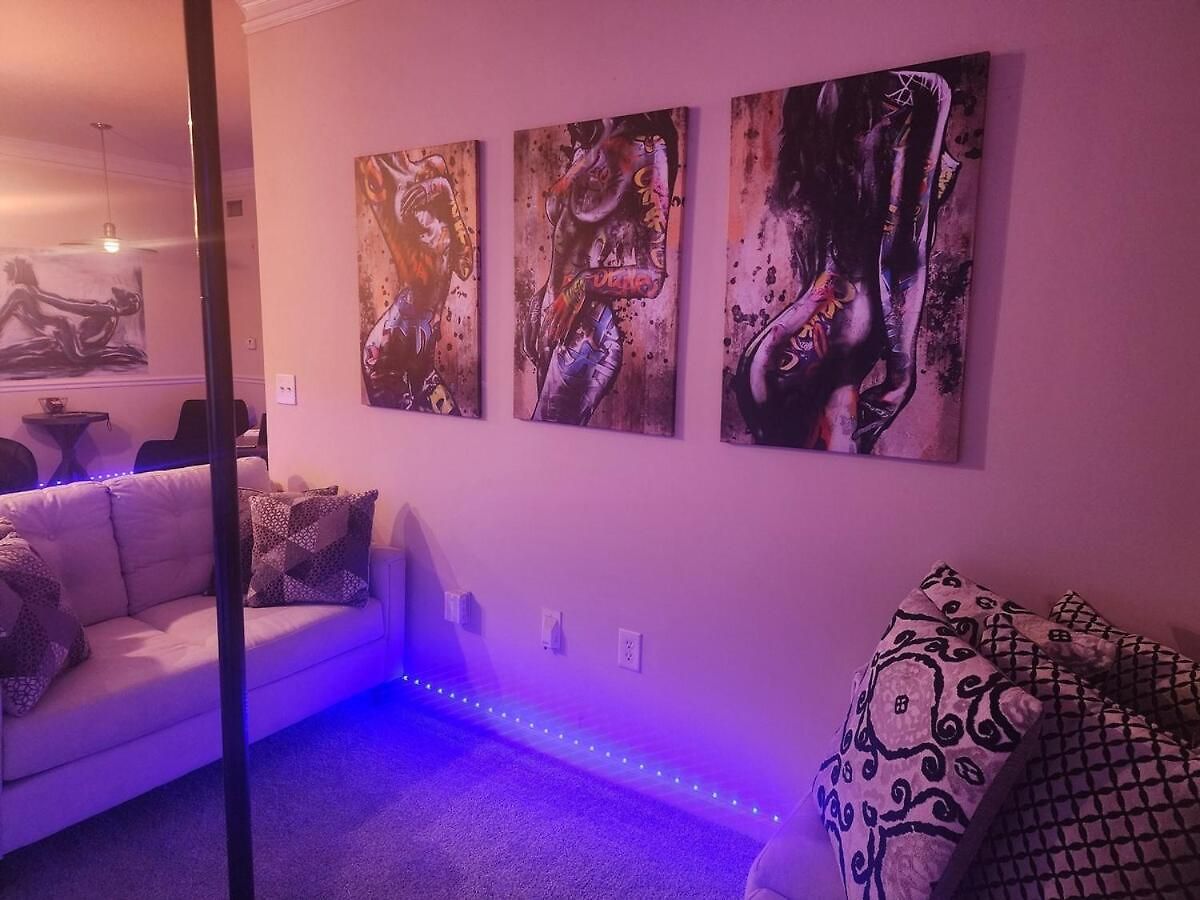 Apartment Frisky Adult Play Place - Fri & Sat Get Sunday Free! 