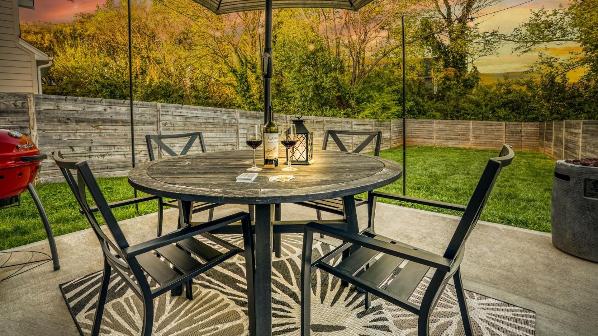 3 Lux King Beds O Game Rm O Fenced Backyard Escape Holiday home Charlotte