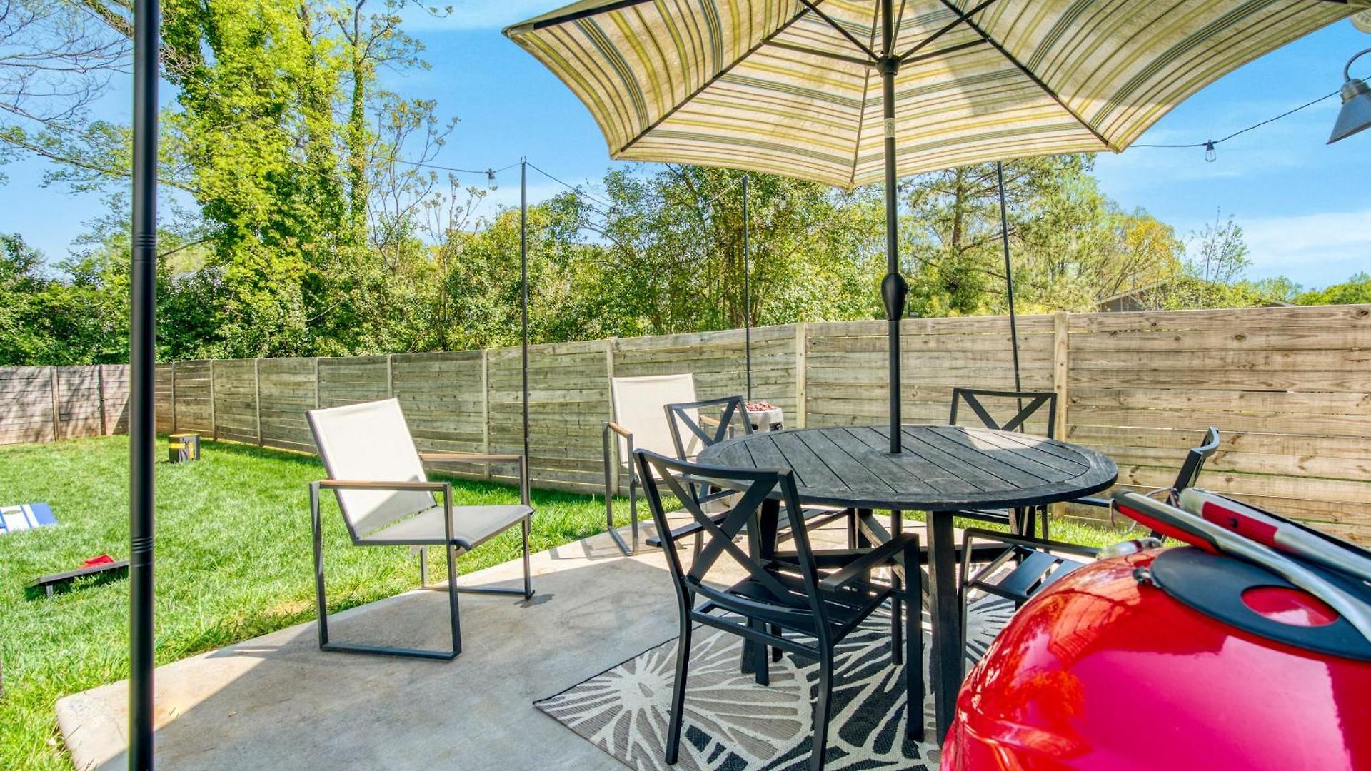 Holiday home 3 Lux King Beds O Game Rm O Fenced Backyard Escape *