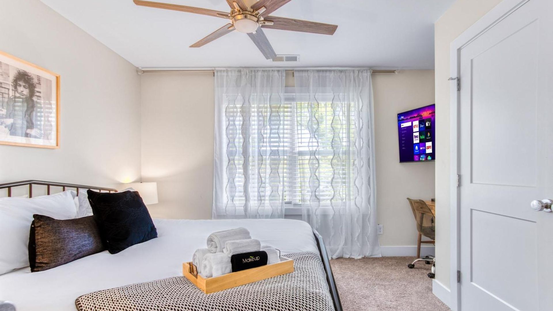 Holiday home 3 Lux King Beds O Game Rm O Fenced Backyard Escape Charlotte