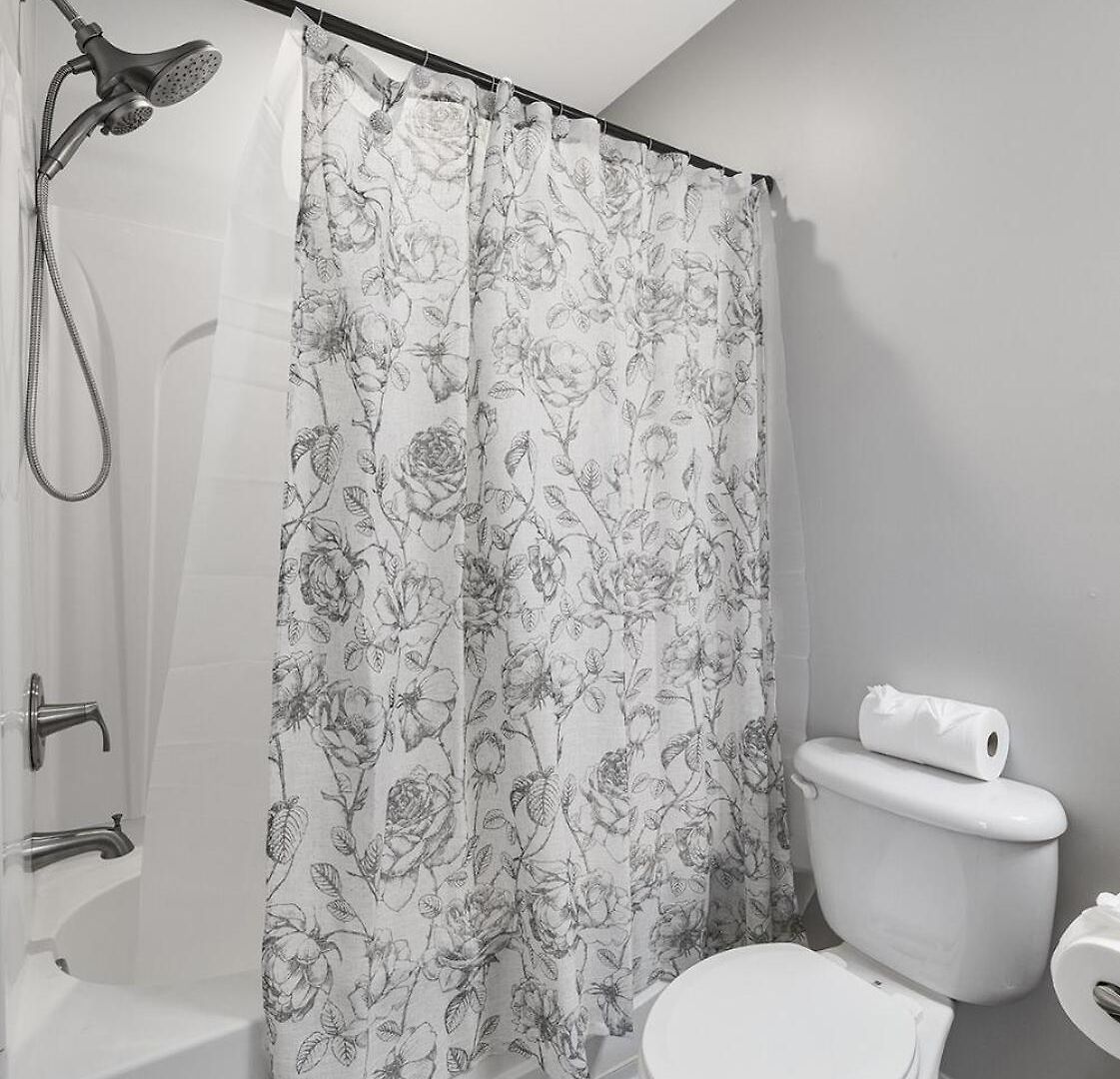 King And Queen Beds With A Gourmet Kitchen Holiday home Charlotte