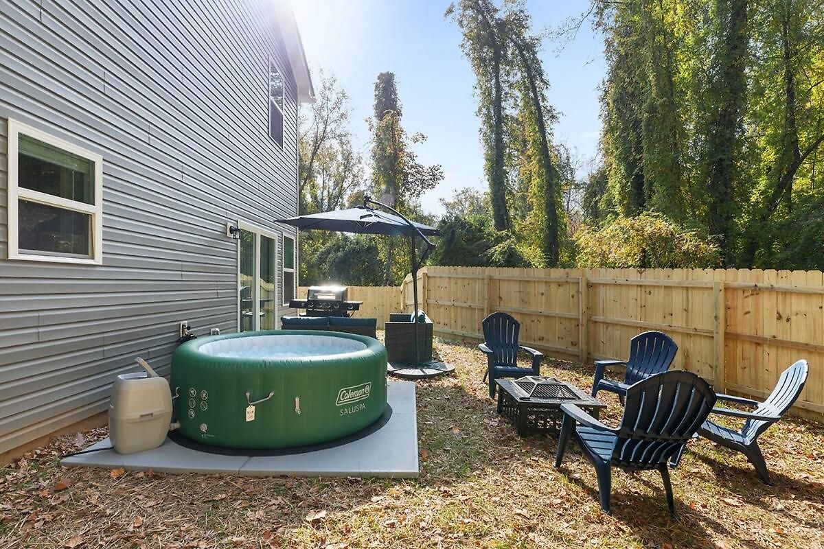 Perfect Getaway Prime Location Game And Hottub Holiday home Charlotte