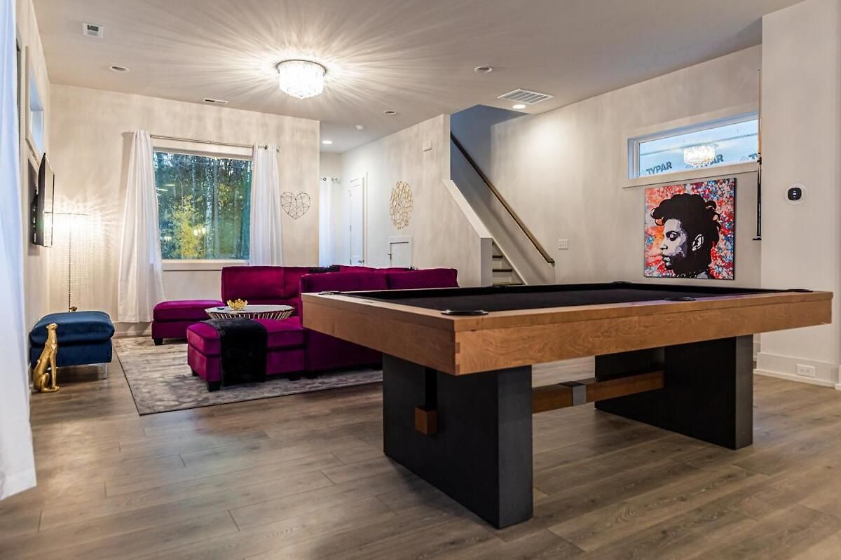 Holiday home Pooltable-15 Mins To Uptown & Dt-king Bed! *