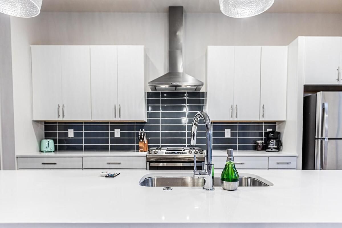 Holiday home Pooltable-15 Mins To Uptown & Dt-king Bed!