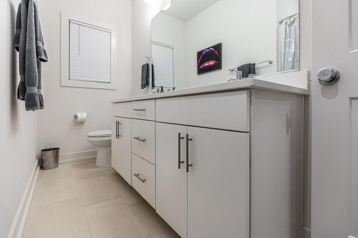 Pooltable-15 Mins To Uptown & Dt-king Bed! Holiday home