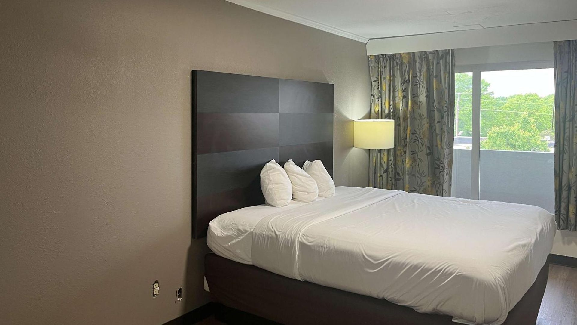 6 Charlotte, Nc - Airport South 2*