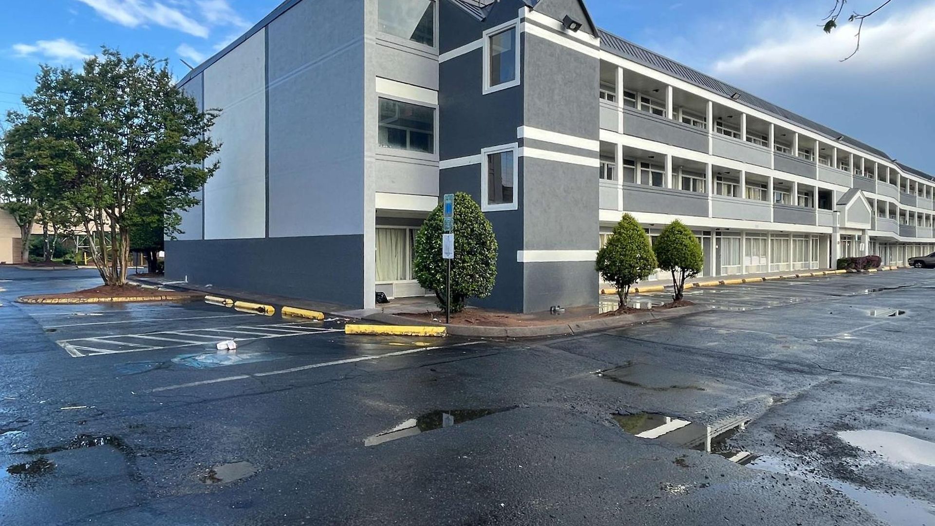 6 Charlotte, Nc - Airport South Hotel