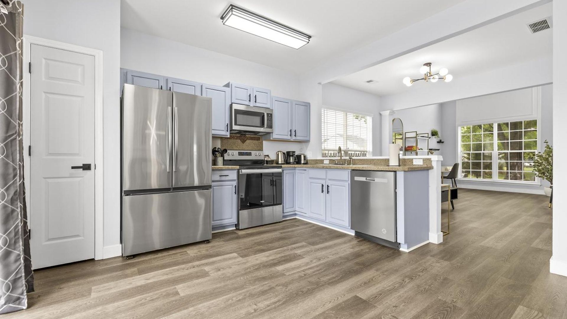 3br Family Retreat With Modern Comforts Apartment
