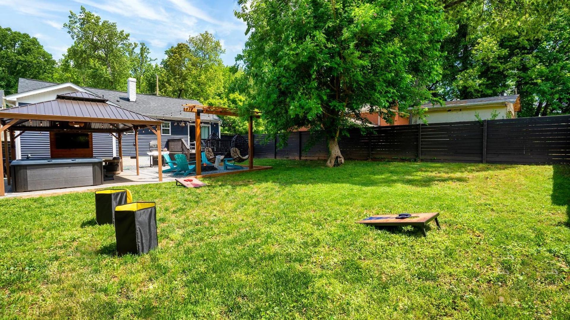 Uptown Oasis, Hot Tub, Swing Chairs, Fire Pit, Gazebo * Charlotte