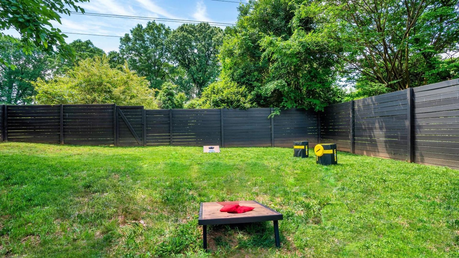 Holiday home Uptown Oasis, Hot Tub, Swing Chairs, Fire Pit, Gazebo *