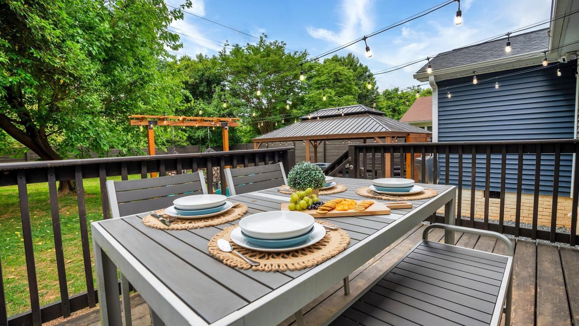 Uptown Oasis, Hot Tub, Swing Chairs, Fire Pit, Gazebo *
