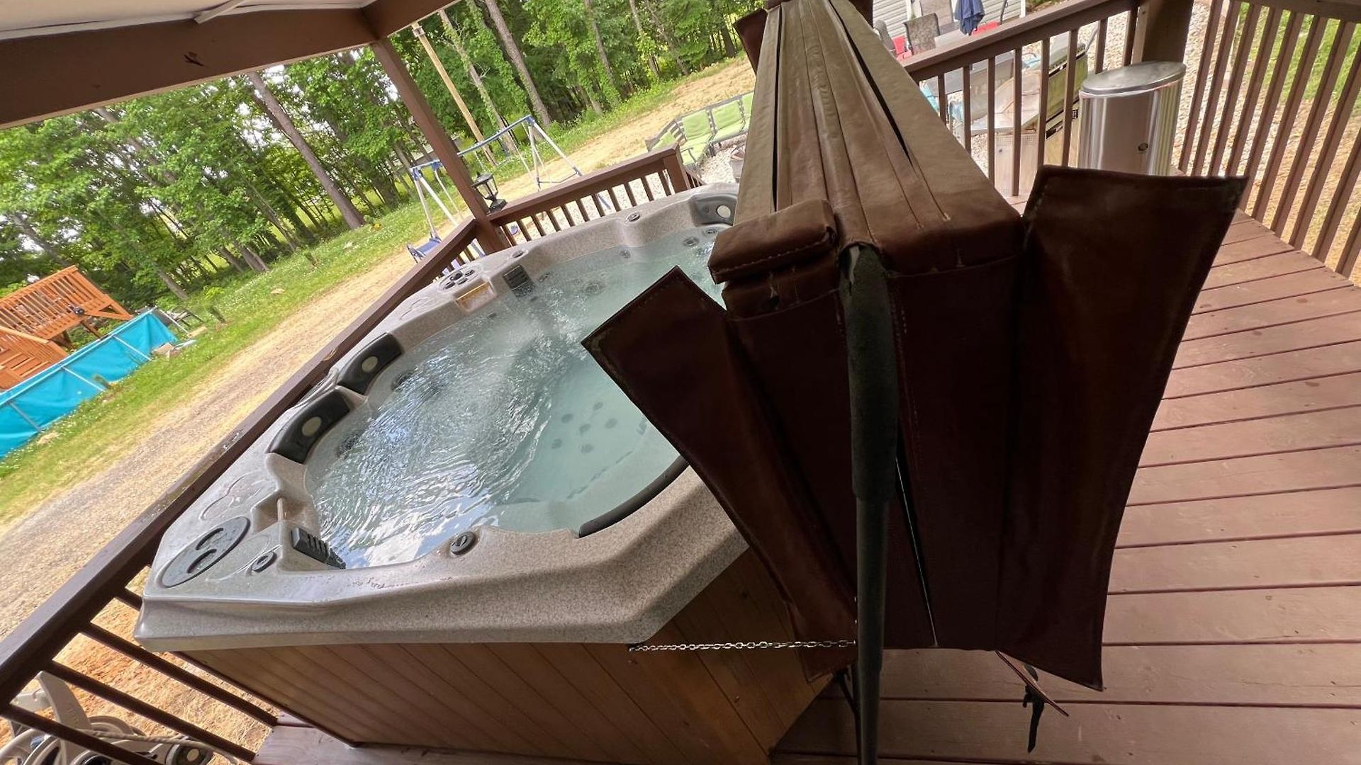 Family House With Jacuzzi Holiday home Charlotte