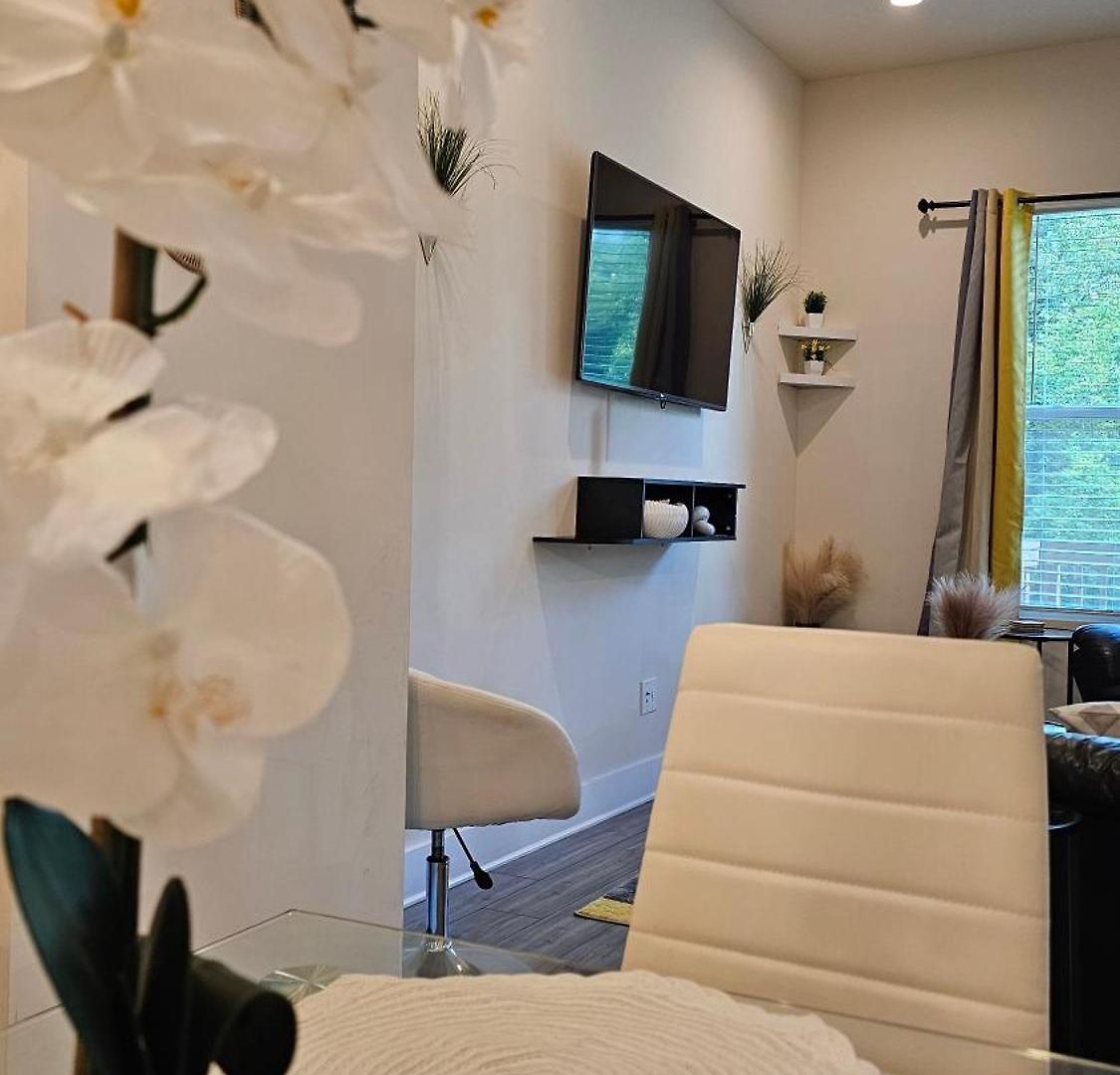 Stylish 3br In Clt, Close To Downtown, Airport, Wfh & Parking & Family Friendly & Business Ready * Charlotte