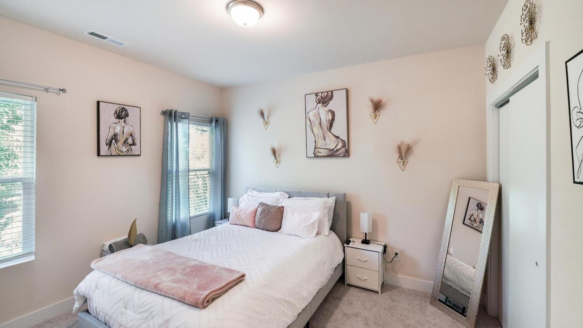 Stylish 3br In Clt, Close To Downtown, Airport, Wfh & Parking & Family Friendly & Business Ready Charlotte