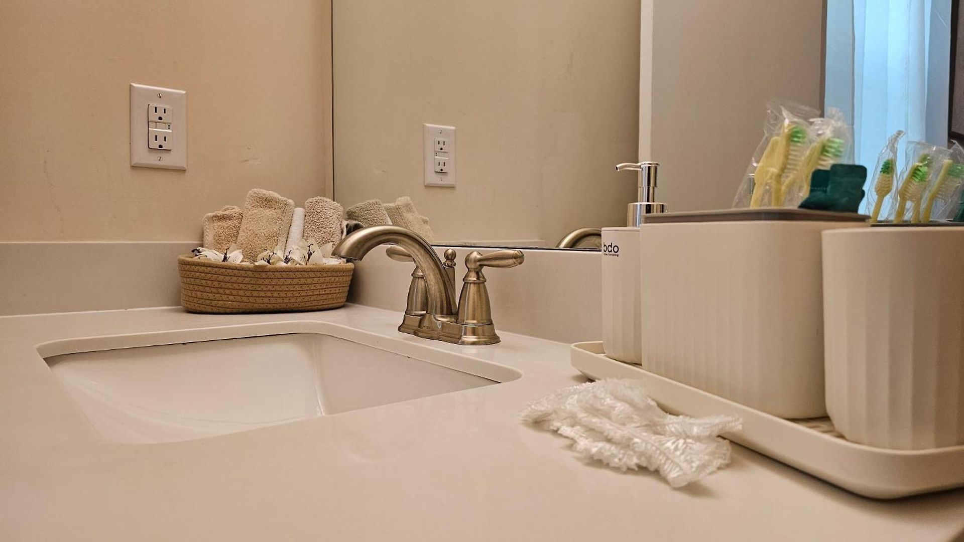 Holiday home Stylish 3br In Clt, Close To Downtown, Airport, Wfh & Parking & Family Friendly & Business Ready *