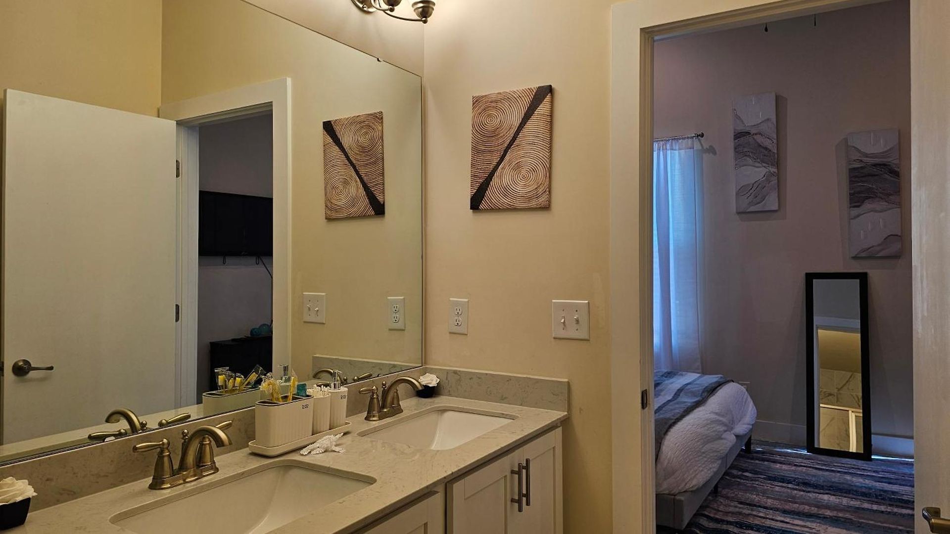 Holiday home Stylish 3br In Clt, Close To Downtown, Airport, Wfh & Parking & Family Friendly & Business Ready *