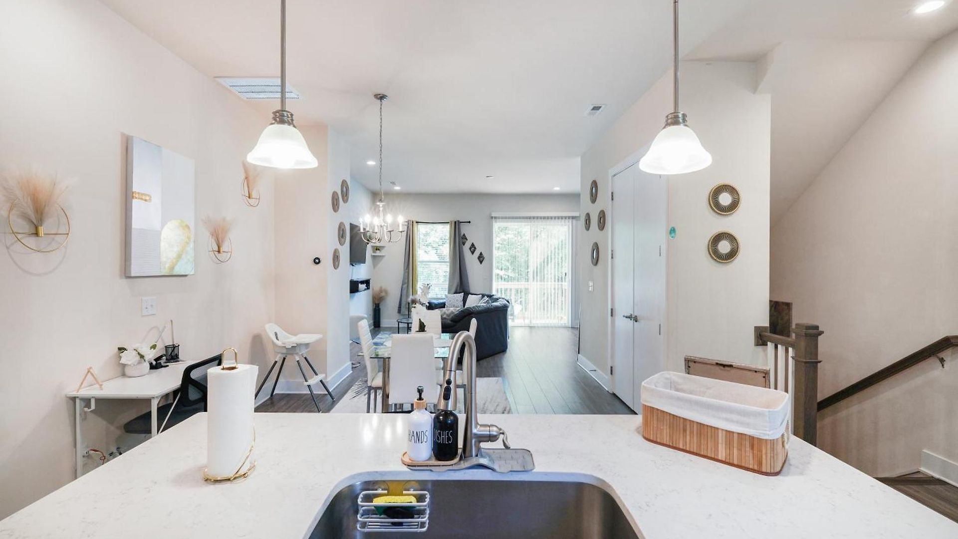 Stylish 3br In Clt, Close To Downtown, Airport, Wfh & Parking & Family Friendly & Business Ready *