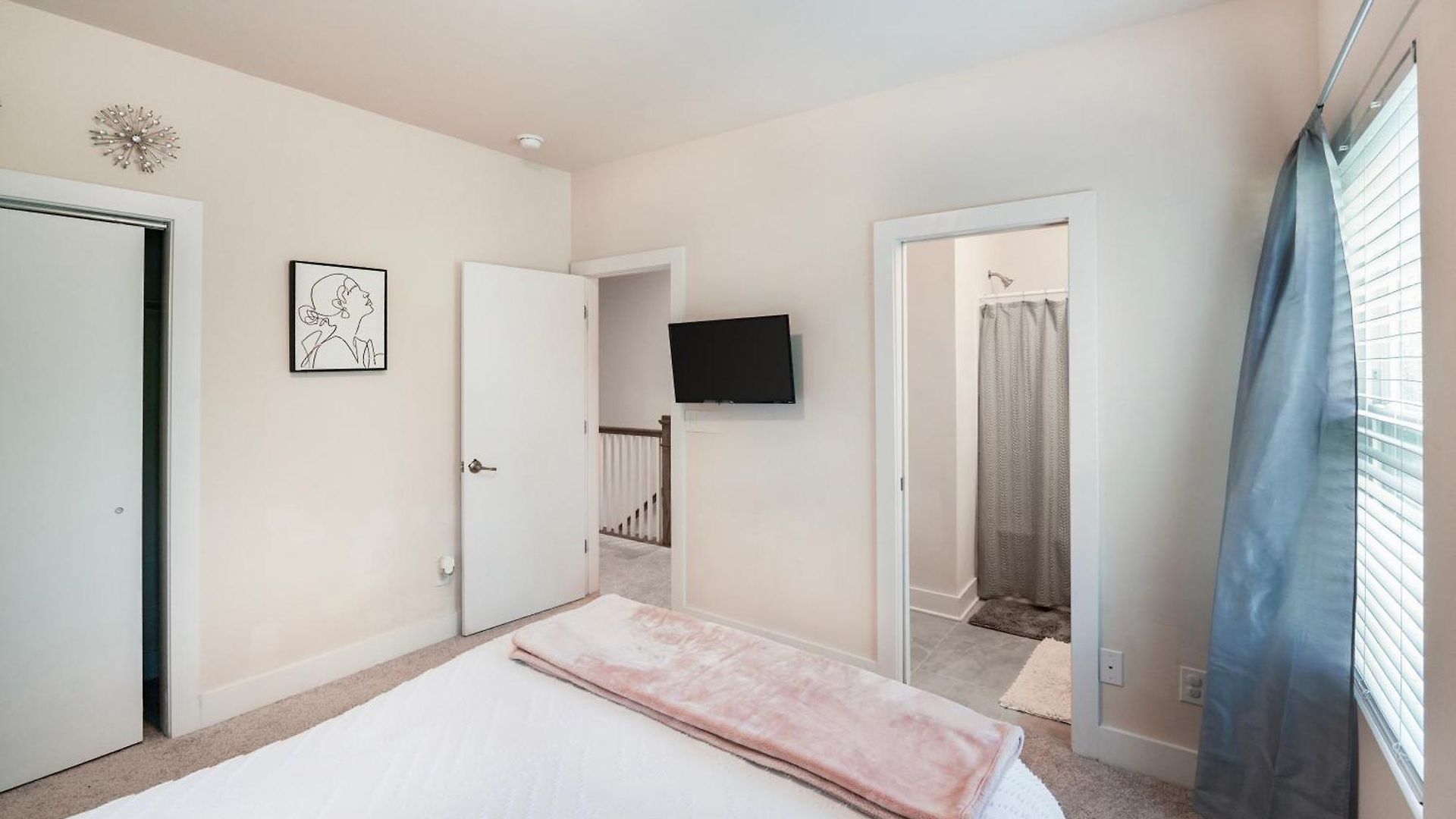 Stylish 3br In Clt, Close To Downtown, Airport, Wfh & Parking & Family Friendly & Business Ready * Charlotte
