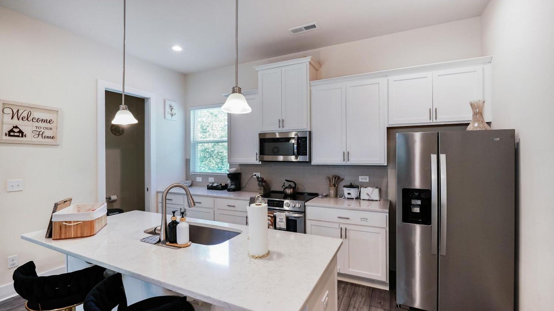 Stylish 3br In Clt, Close To Downtown, Airport, Wfh & Parking & Family Friendly & Business Ready Charlotte