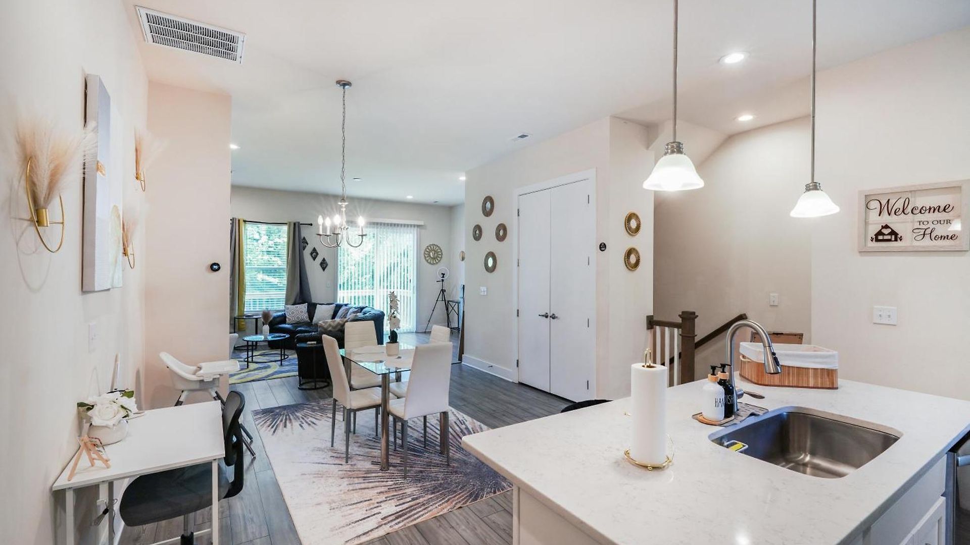 Stylish 3br In Clt, Close To Downtown, Airport, Wfh & Parking & Family Friendly & Business Ready * Charlotte