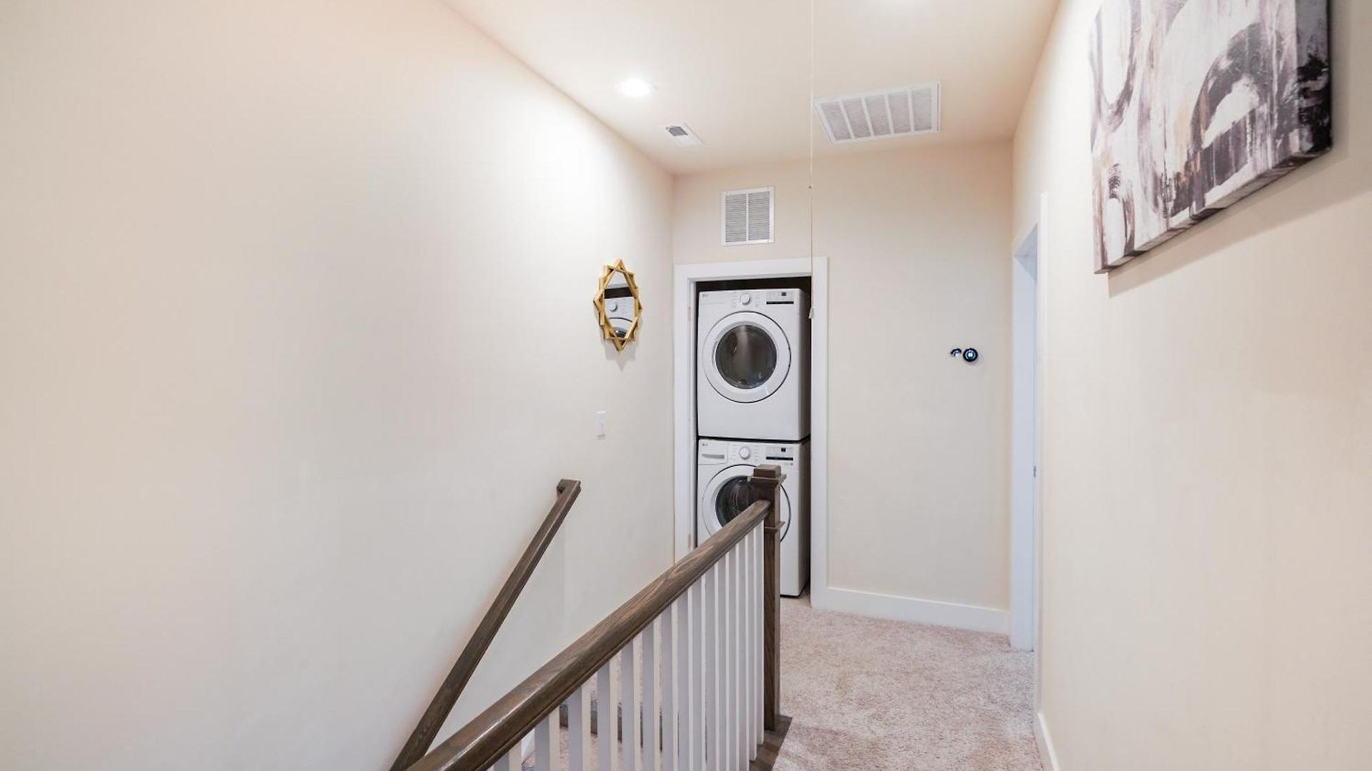 Stylish 3br In Clt, Close To Downtown, Airport, Wfh & Parking & Family Friendly & Business Ready Holiday home
