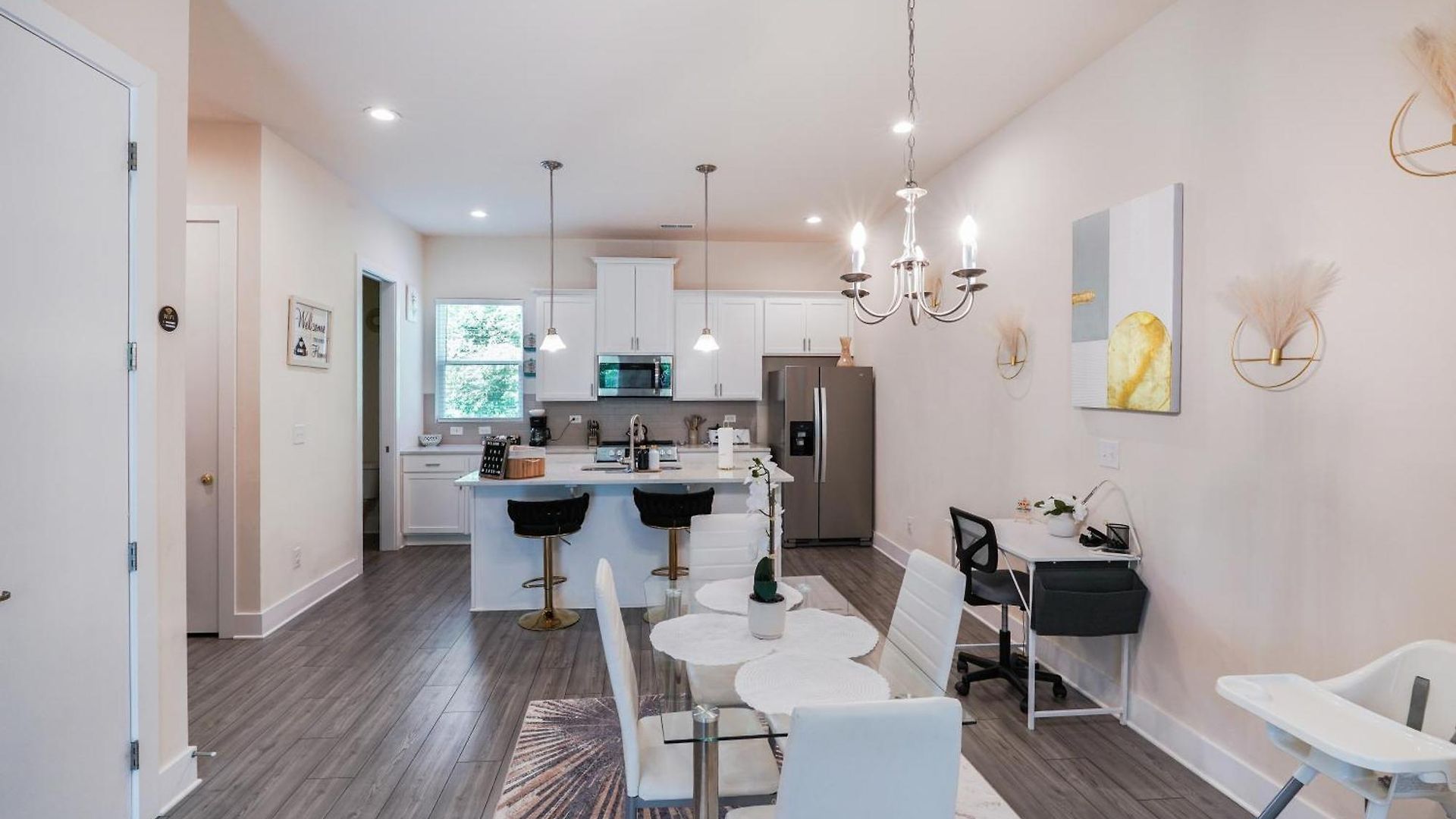 Holiday home Stylish 3br In Clt, Close To Downtown, Airport, Wfh & Parking & Family Friendly & Business Ready